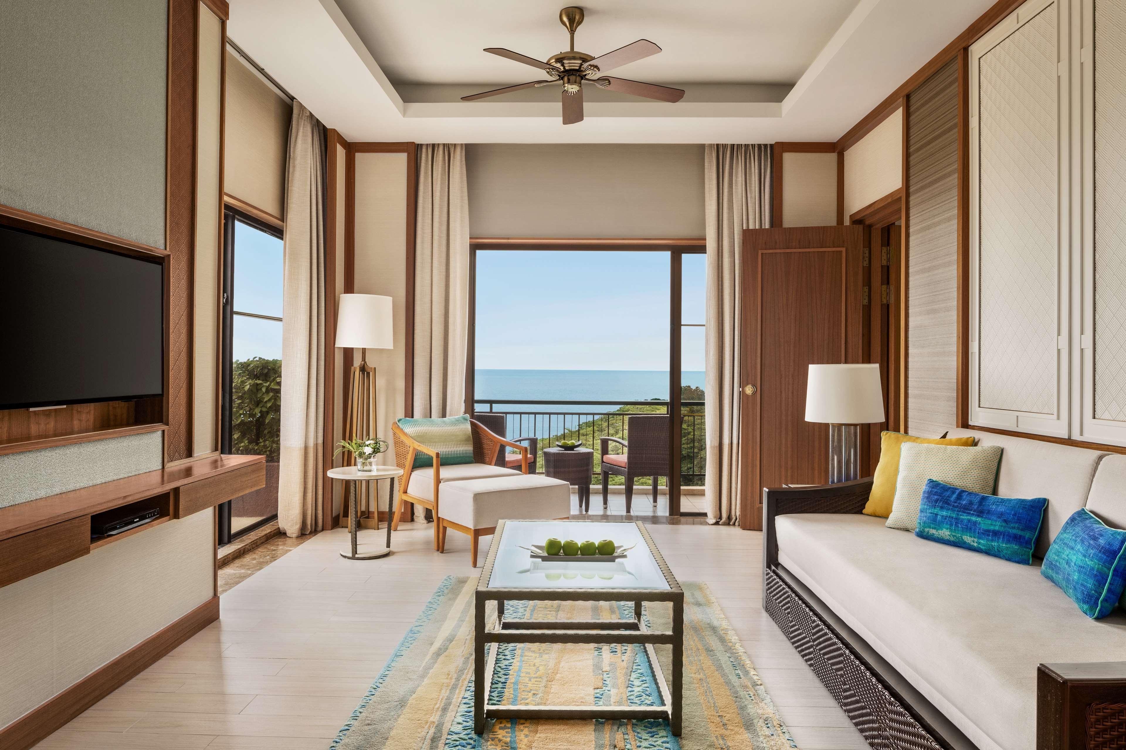 Shangri-La Rasa Sayang, Penang Batu Ferringhi Eksteriør bilde A living room at the Westin Maldives