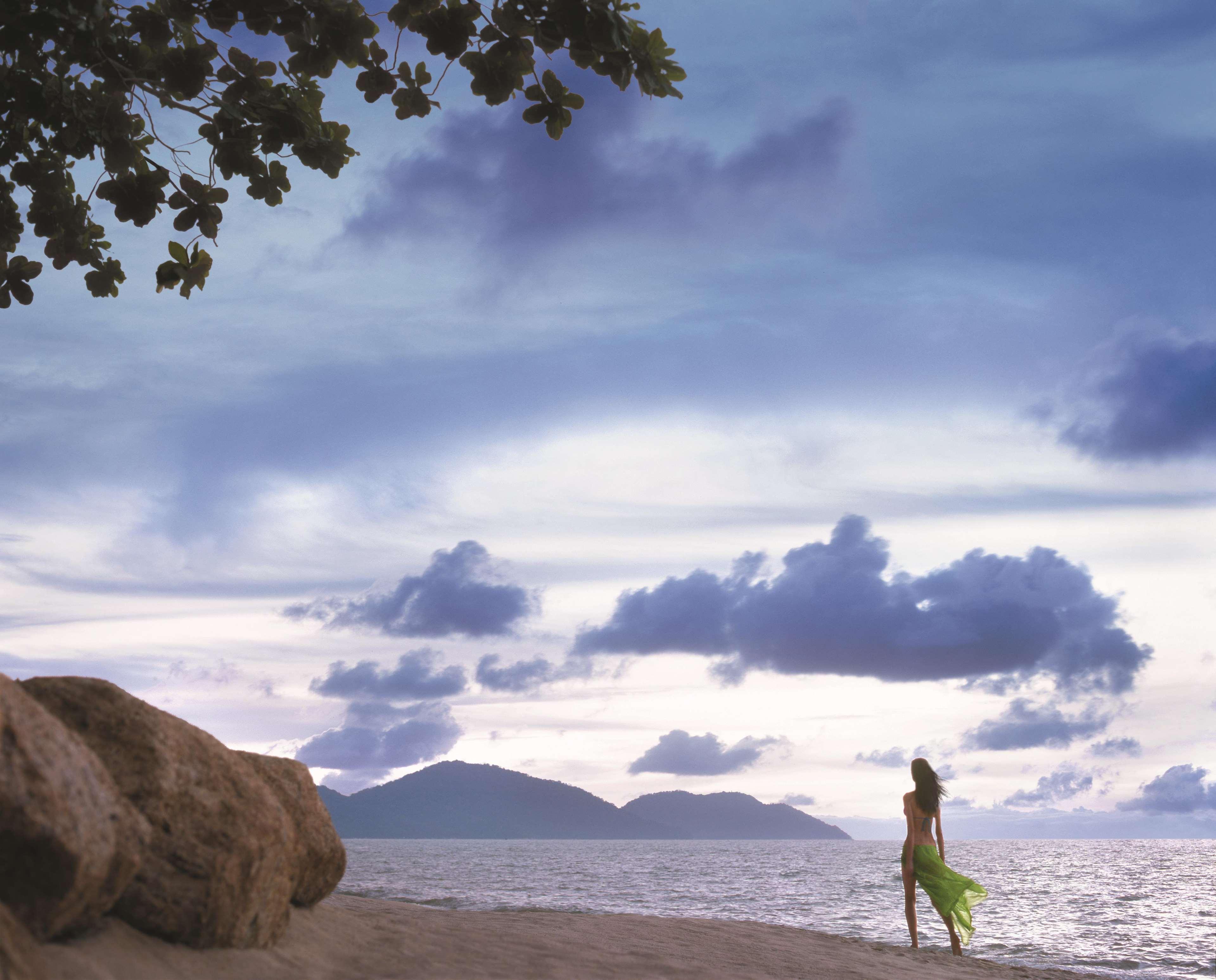Shangri-La Rasa Sayang, Penang Batu Ferringhi Eksteriør bilde Sunset at the beach